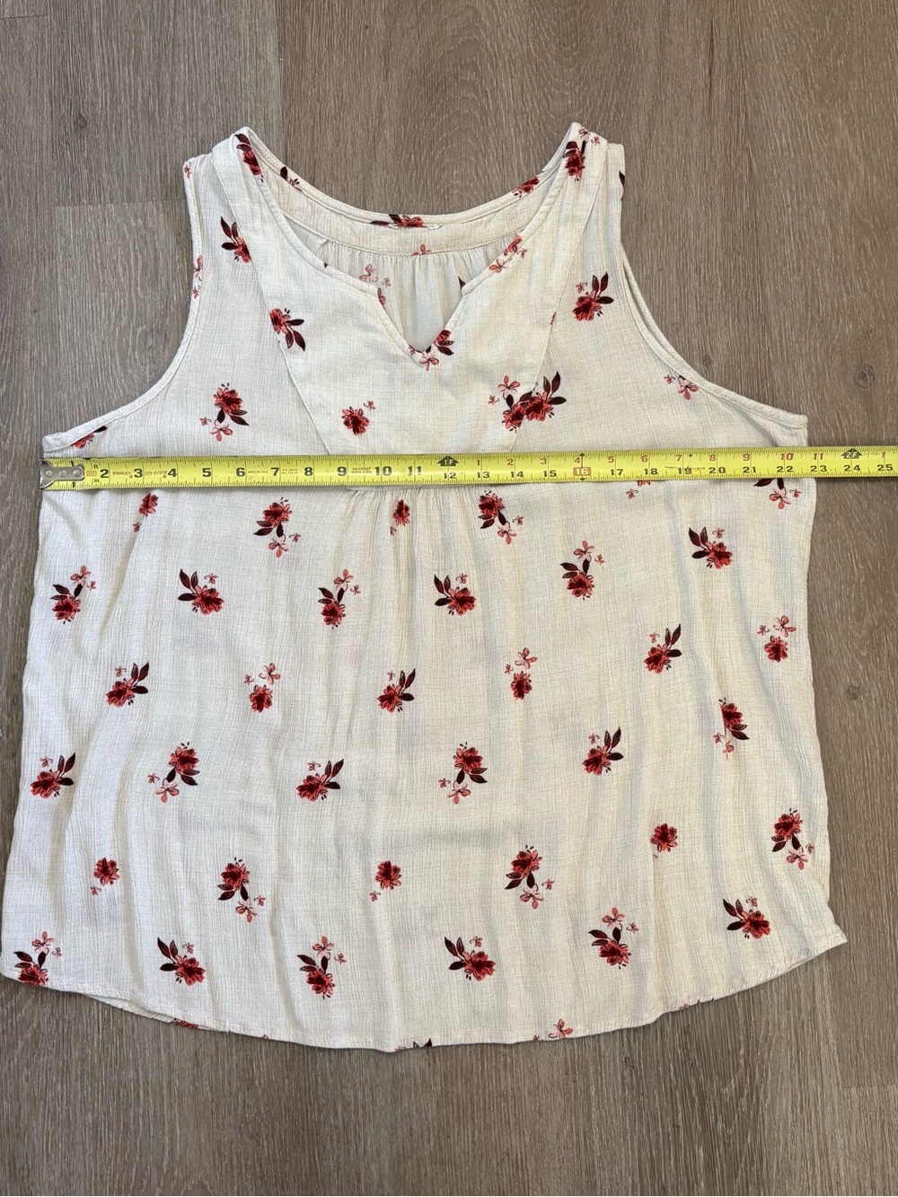 Kohl's Women's XL Floral Woven Cotton Crinkle Gauze V-Neck
Sleeveless Tank